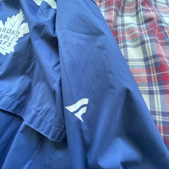 Official nhl maple leafs windbreaker - Picture 2 of 2